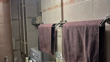 Shower, towels