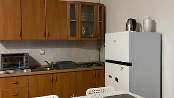 Fridge, oven, stovetop, toaster