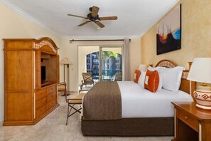 2 makuuhuonetta, tallelokero huoneessa, silitysrauta/-lauta