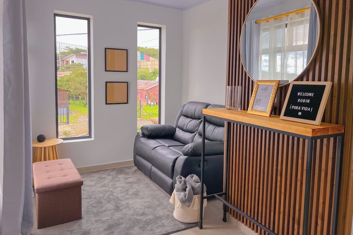 Appartement Deluxe, balcon, vue montagne | Coin séjour