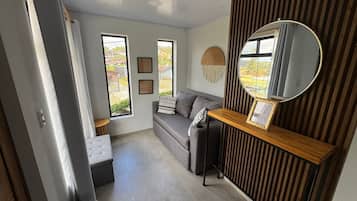 Deluxe Apartment, Balcony, Mountain View | Living area