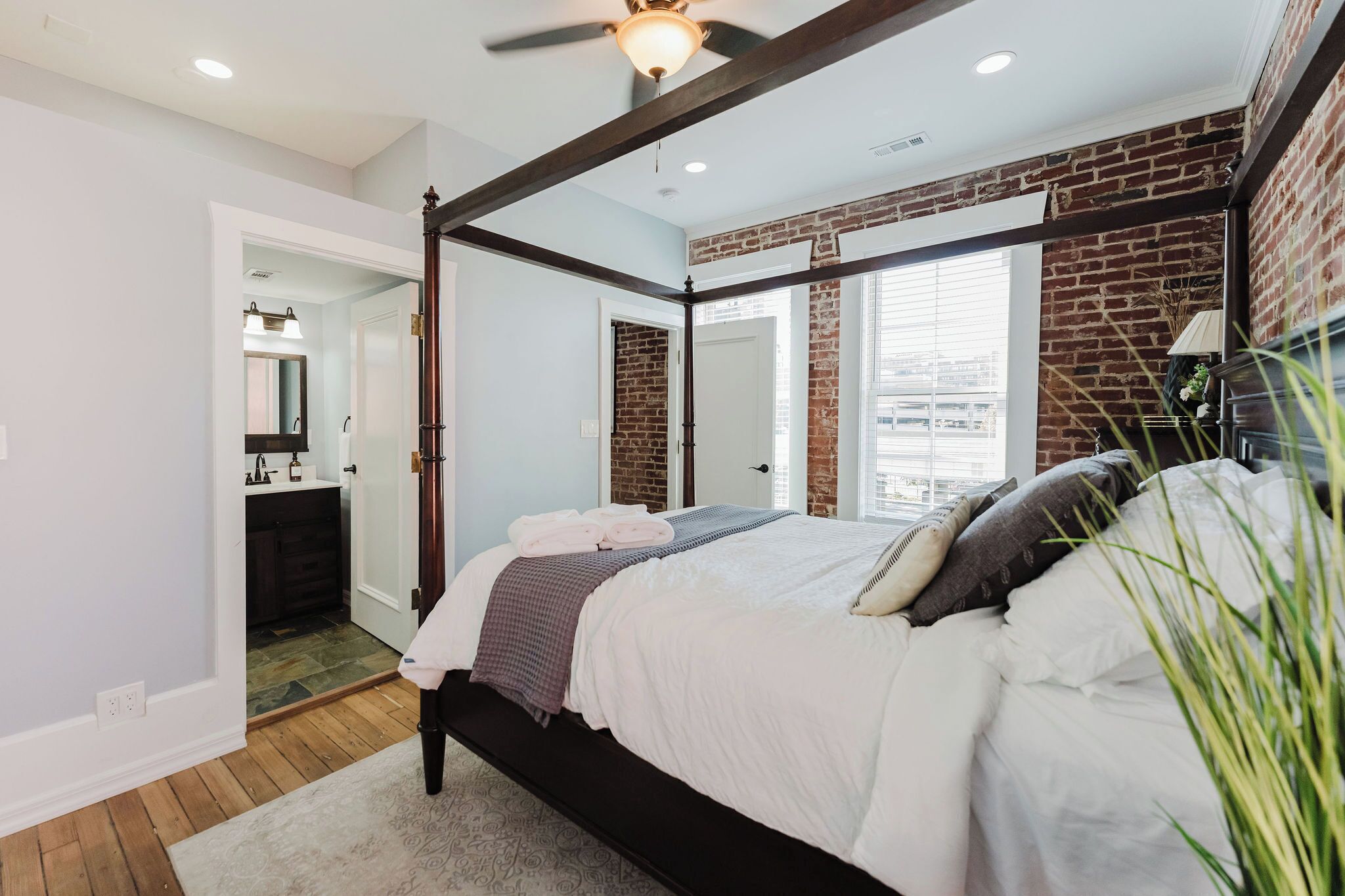 2 makuuhuonetta, silitysrauta/-lauta, Wi-Fi, vuodevaatteet