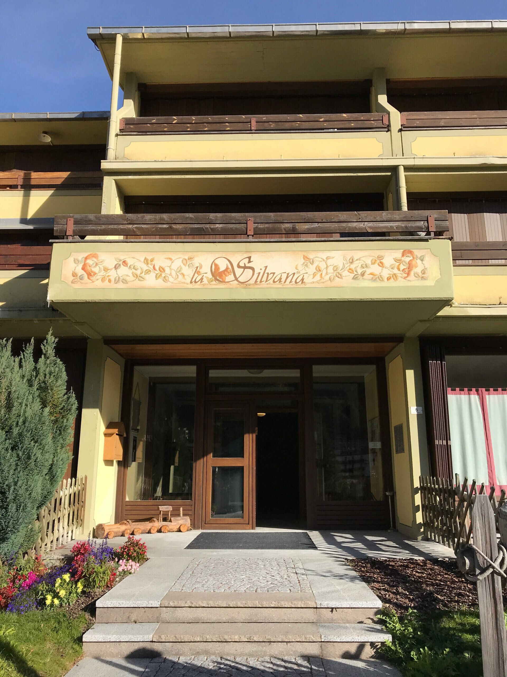 تفاصيل الفندق من الخارج