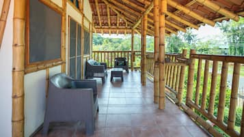 Basic House, 2 Bedrooms | Balcony