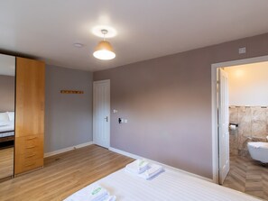 3 bedrooms, iron/ironing board, travel cot, free WiFi