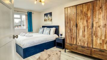 2 bedrooms, iron/ironing board, free WiFi, bed sheets