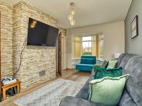 Dog-Friendly Haven + Parking + Prime Location - Pass the Keys