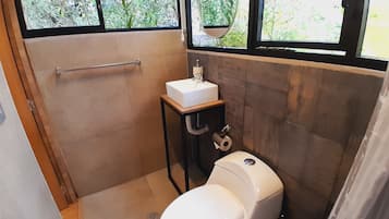 Toalhas de banho, papel higiênico