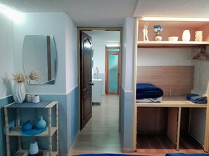 1 chambre, fer et planche à repasser, Wi-Fi, draps fournis