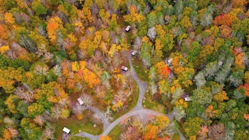 1 quarto, escrivaninha, espaço de trabalho para notebook, roupa de cama