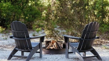 1 habitación, escritorio y espacio para trabajar con laptop