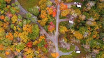 1 quarto, escrivaninha, espaço de trabalho para notebook, roupa de cama