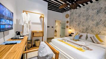 Deluxe Double Room, 1 King Bed | Premium bedding, down duvets, memory-foam beds, individually furnished