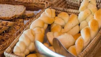 Free daily continental breakfast