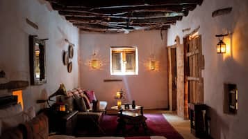 Chambre Double Confort, 1 trÚs grand lit | Coffres-forts dans les chambres, décoration personnalisée, Wi-Fi gratuit