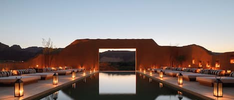 Outdoor pool, pool umbrellas, sun loungers