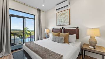 Residenza Luxury, 2 camere da letto, piscina privata, vista montagna | Una cassaforte in camera, una scrivania, postazione laptop