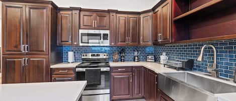 Luxury Townhome, 2 Bedrooms, Private Pool, Mountain View | Private kitchen