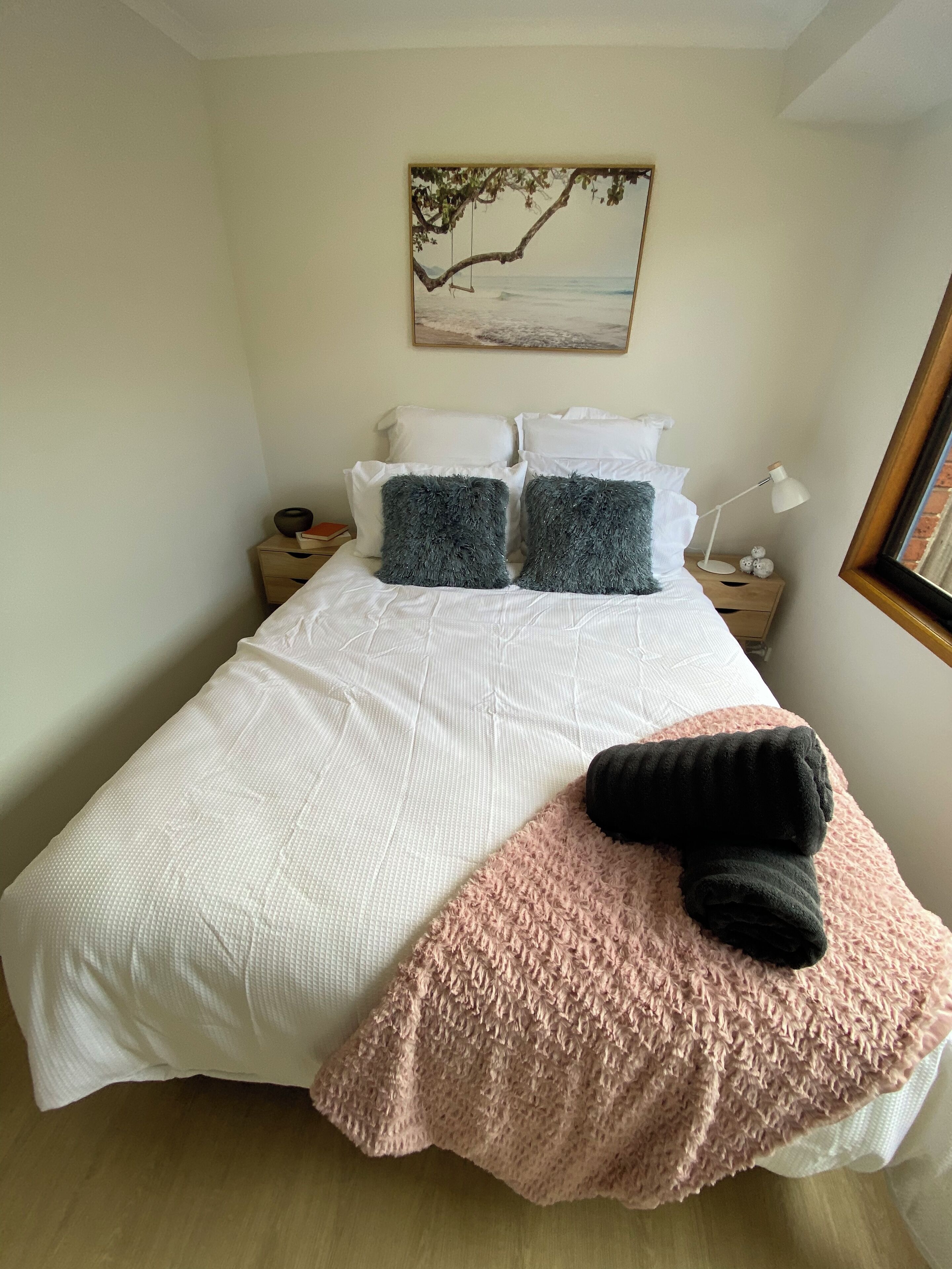 4 habitaciones, tabla de planchar con plancha, wifi y ropa de cama 