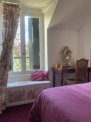 3 bedrooms, iron/ironing board, travel cot, WiFi