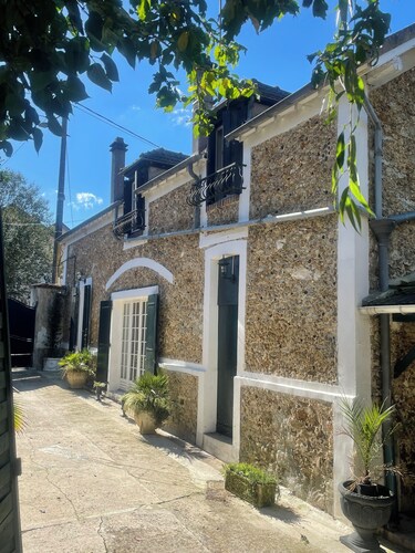 Charming 3-bedroom cottage with WiFi near Disneyland, Paris and Reims