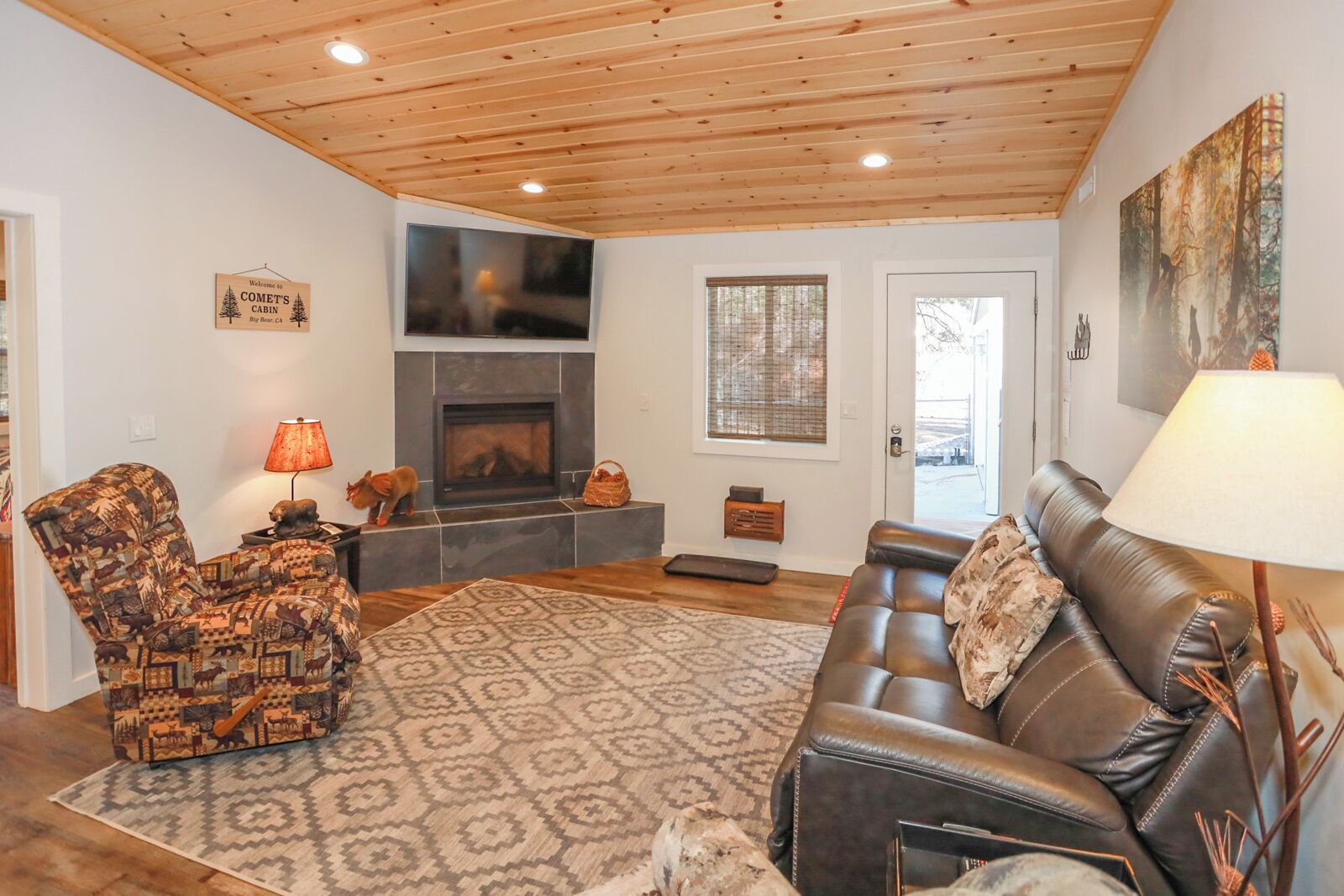 House, Multiple Beds, Patio, Mountain View | Living area | Fireplace