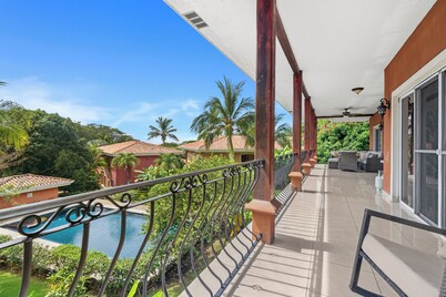 Luxury Las Brisas Condo Ocean & Pool View 3 Min Walk to the Beach!