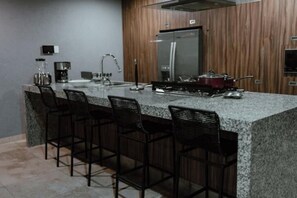 Private kitchen - Luxurious apartment within the Historic Center (Santiago de Querétaro)