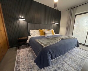 3 bedrooms, desk, iron/ironing board, free WiFi