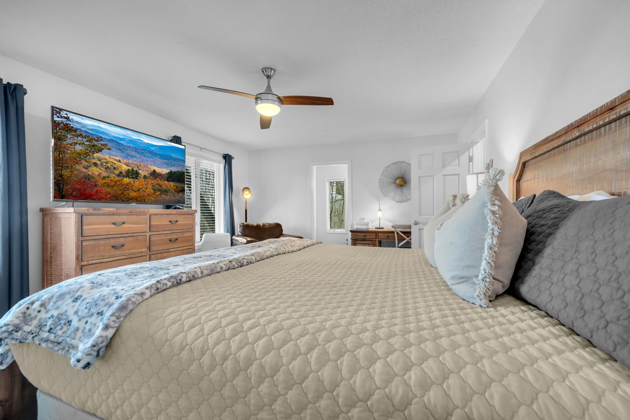 4 bedrooms, desk, free WiFi, bed sheets