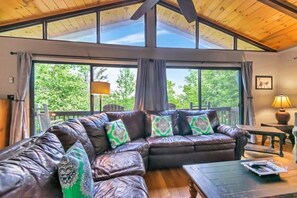 Smart-tv och eldstad