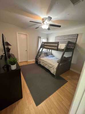 2 bedrooms, desk, iron/ironing board, free WiFi