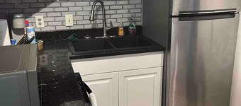 Charming 2-bedroom townhome with WiFi and AC in Tallahassee. Walk to Stadium FSU