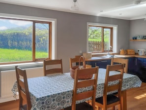 Dining - 3 bedroom accommodation in All Orkney Islands (All Orkney Islands)