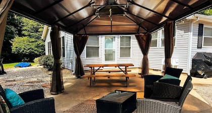 Lakeside Escape ~ Waterfront w/Hot Tub (NEW DOCK!)
