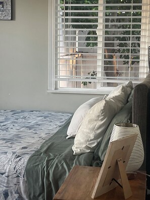 3 slaapkamers, een strijkplank/strijkijzer, gratis wifi, beddengoed