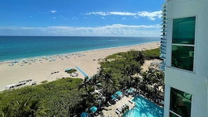 On the beach - Oceanfront Elegance Awaits – Discover Family Fun at Marriott’s Oceana Palms! (Riviera Beach)