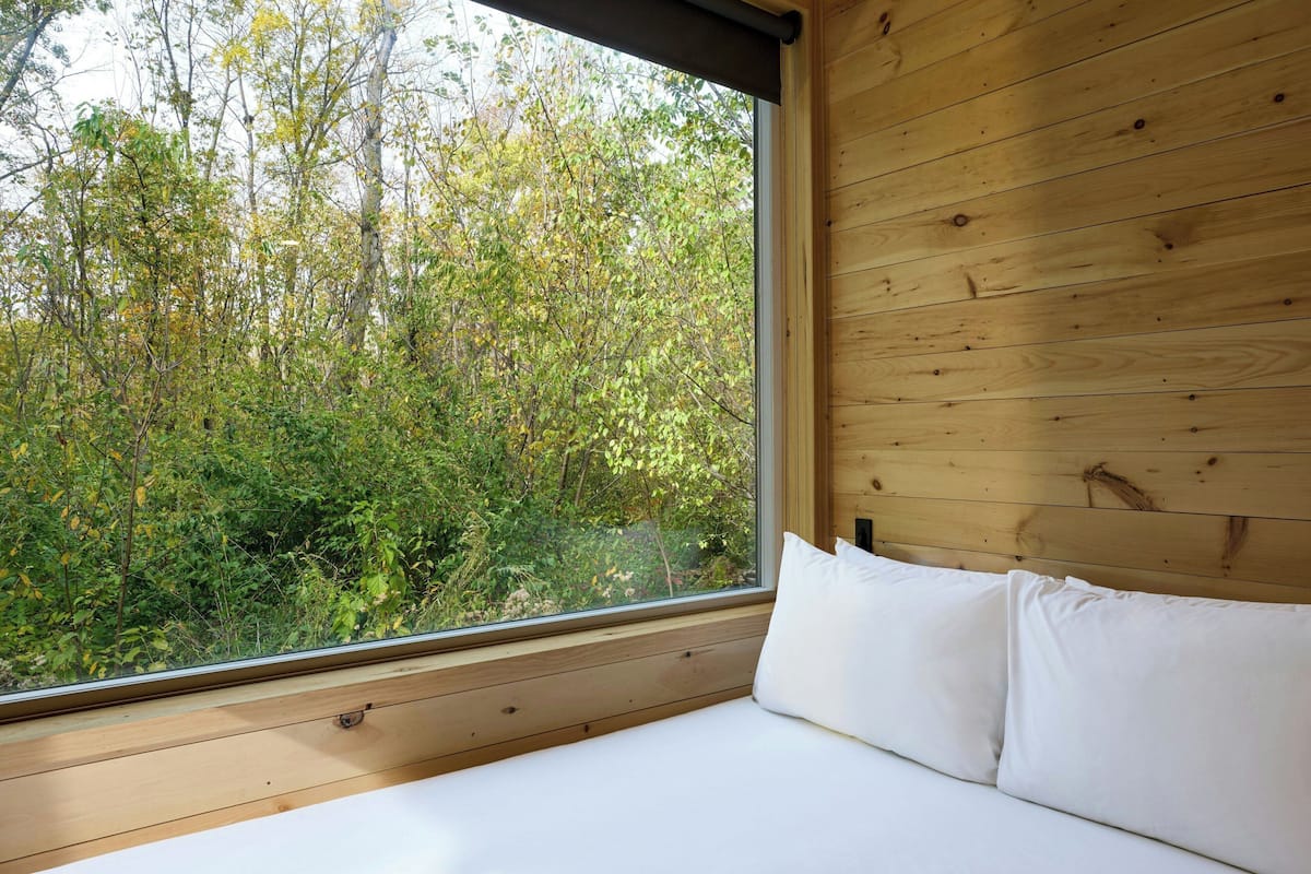 Cabin Tiêu chuẩn, 1 giường cỡ queen | 1 phòng ngủ, bàn, khu vực làm việc phù hợp cho laptop, bộ trải giường