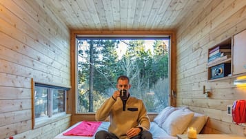 Stuga Standard - 1 queensize-säng | 1 sovrum, skrivbord, arbetsyta för laptop och sängkläder