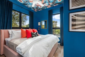 3 Schlafzimmer, Schreibtisch, Bügeleisen/Bügelbrett, Reisekinderbett