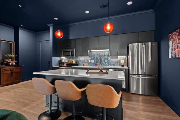 Fridge, microwave, oven, stovetop