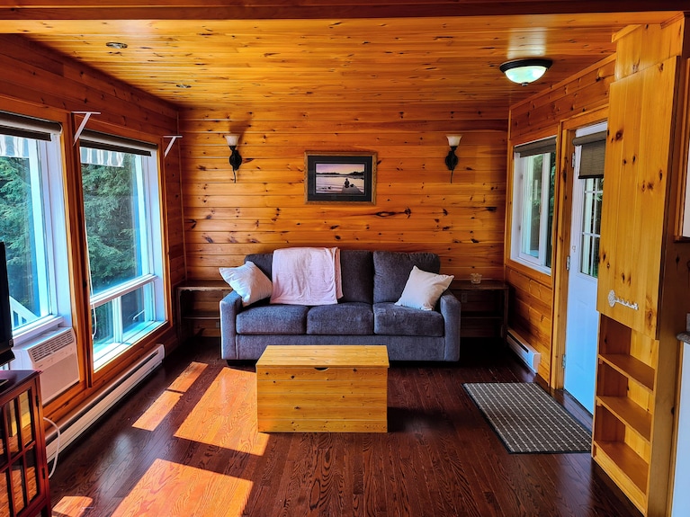 Charming Lake Vernon Waterfront Cottage With Private Sauna - Huntsville
