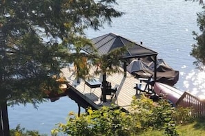 Property grounds - Charming Lake Vernon Waterfront Cottage with Private Sauna (Huntsville)