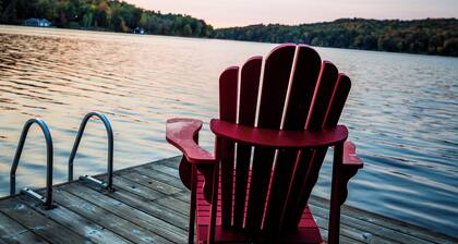 Charming Lake Vernon Waterfront Cottage with Private Sauna
