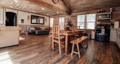 VRBO Starry Night Cabin On The River