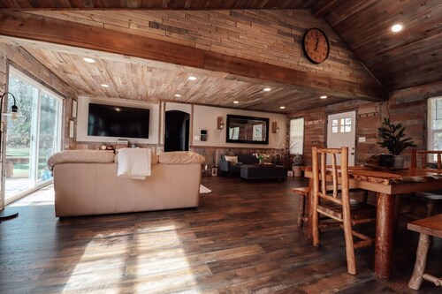 VRBO Starry Night Cabin On The River