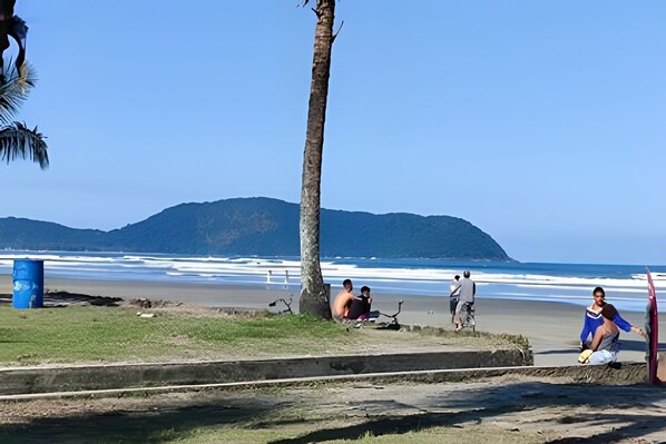 Comfort Suite | Beach | Beach nearby, white sand, 8 beach bars - Suites Praiamar Vista Linda (Bertioga)