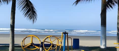 Suite familiar, 1 habitación, Aire acondicionado | Playa | Ubicación cercana a la playa, arena blanca y 8 bares en la playa