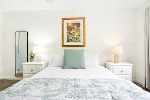 1 Schlafzimmer, Schreibtisch, Bügeleisen/Bügelbrett, Reisekinderbett