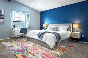 3 quartos, escrivaninha, ferros/tábuas de passar roupa